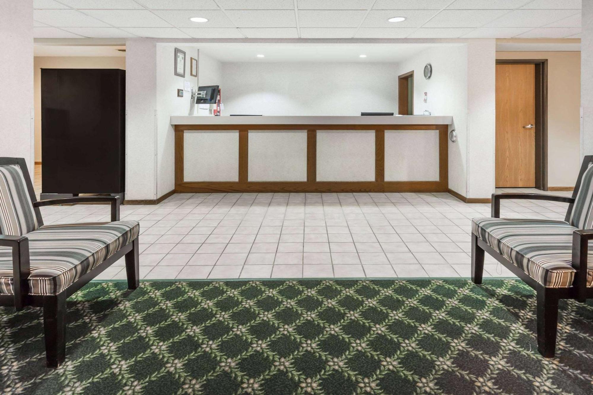 Americinn By Wyndham Columbus Wisconsin ภายนอก รูปภาพ