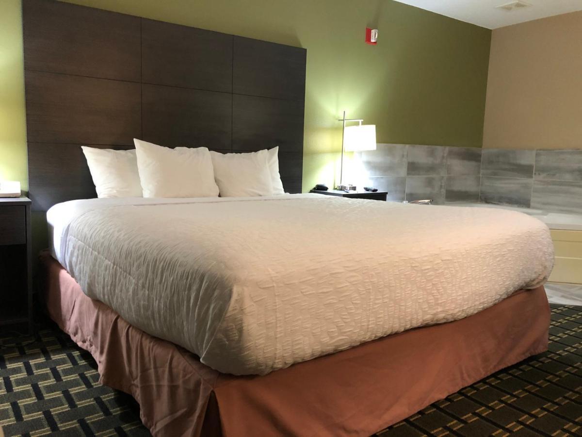 Americinn By Wyndham Columbus Wisconsin ภายนอก รูปภาพ