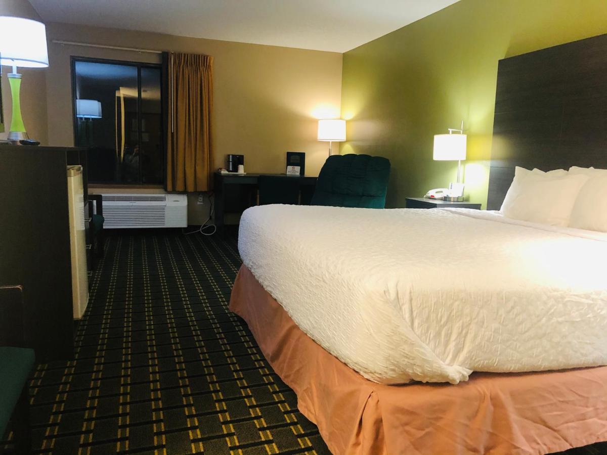 Americinn By Wyndham Columbus Wisconsin ภายนอก รูปภาพ